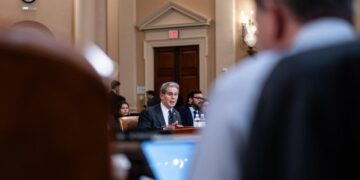 El Secretario del Tesoro, Scott Bessent, testifica ante el Comité de Medios y Medios de la Cámara en Capitol Hill en Washington el 11 de junio de 2025. (Madalina Vasiliu/The Epoch Times)