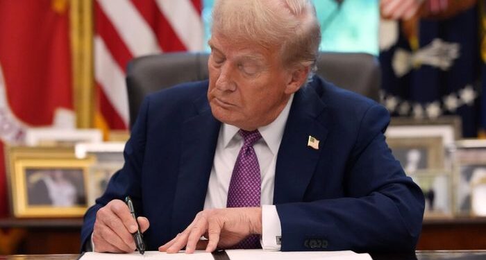 Trump firma la orden en publicidad directa al consumidor