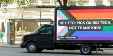 Trump se ha duplicado en las disposiciones anti-Trans en medio de la pelea de cierre