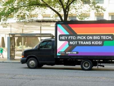 Trump se ha duplicado en las disposiciones anti-Trans en medio de la pelea de cierre