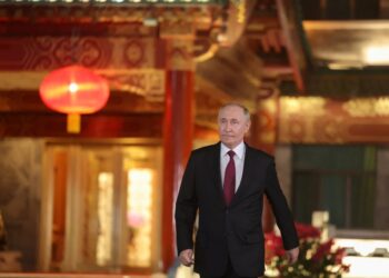 Vladimir Putin llegó para una conferencia de prensa en Beijing.