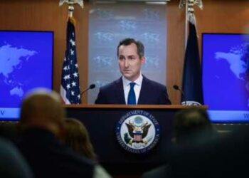 El portavoz del Departamento de Estado, Matthew Miller, habla el 1 de octubre de 2024 en Washington, DC