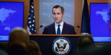 El portavoz del Departamento de Estado, Matthew Miller, habla el 1 de octubre de 2024 en Washington, DC