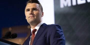 ¿Cuál era el patrimonio neto de Charlie Kirk?