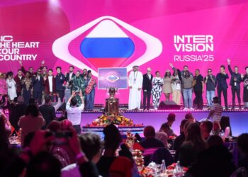 Los participantes de la EPA12370991 asisten al sorteo del 'Intervisión' del concurso de música internacional en el Centro Nacional de Rusia en Moscú, Rusia, 12 de septiembre de 2025. La competencia tendrá lugar en el Live Arena de Moscú el 20 de septiembre. EPA/Maxim Shipenkov