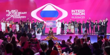 Los participantes de la EPA12370991 asisten al sorteo del 'Intervisión' del concurso de música internacional en el Centro Nacional de Rusia en Moscú, Rusia, 12 de septiembre de 2025. La competencia tendrá lugar en el Live Arena de Moscú el 20 de septiembre. EPA/Maxim Shipenkov