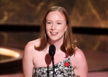 ¿Qué hizo Hannah Einbinder en su discurso de aceptación del Emmy?