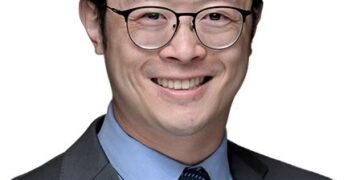 Quien es el cirujano Matthew Jung del Hospital de Salud de Englewood