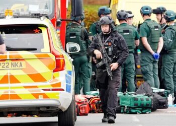 2 asesinados en el ataque terrorista de la sinagoga del Reino Unido, sospechoso disparado por la policía