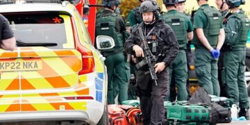 2 asesinados en el ataque terrorista de la sinagoga del Reino Unido, sospechoso disparado por la policía