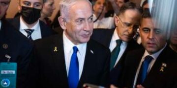 El primer ministro israelí, Benjamin Netanyahu, habla con periodistas antes de una reunión bipartidista con líderes del Senado en el Capitolio de los Estados Unidos el miércoles 9 de julio de 2025.