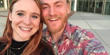 Shotsie Michael-Hayes y su esposa Mary Alice sonriendo.