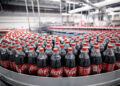Coca-Cola informa ganancias más altas en el tercer trimestre, las acciones suben más del 4 por ciento