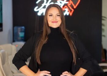 Conozca a los padres de Mika Rotunda y a sus dos hermanos