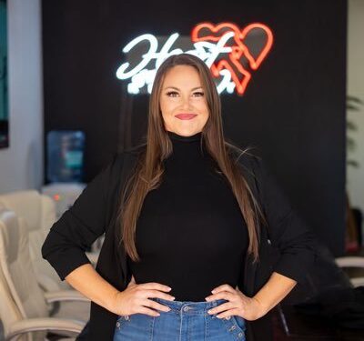 Conozca a los padres de Mika Rotunda y a sus dos hermanos