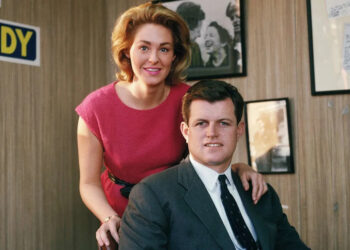 Joan Kennedy esposo y 3 hijos