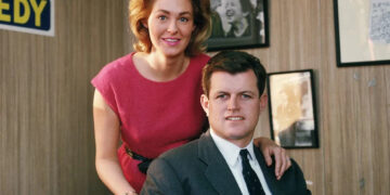 Joan Kennedy esposo y 3 hijos