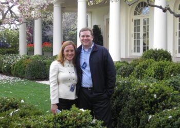 Conozca a la presentadora de MSNBC, Jen Psaki, esposo, Gregory Mecher