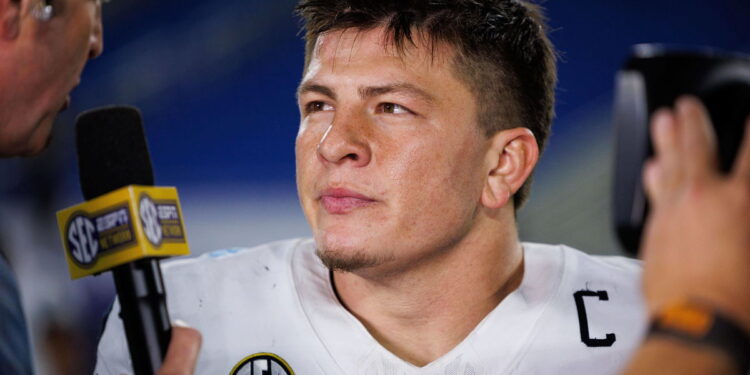 ¿Quiénes son los padres de Diego Pavía? Todo sobre Roel Pavia y Antoinette Padilla - EssentiallySports