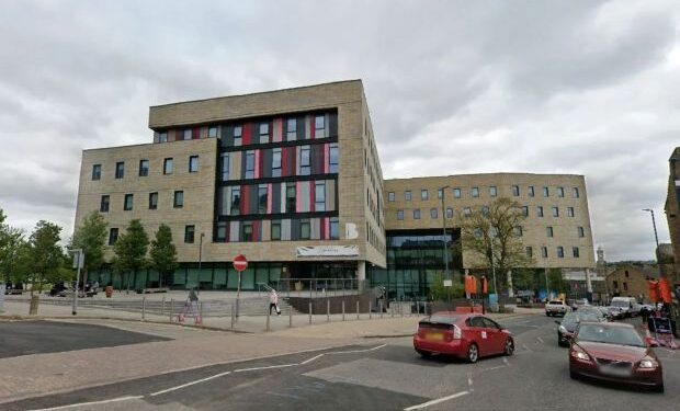 ¿Quién es el sospechoso de apuñalar a Bradford College, David Noutch?