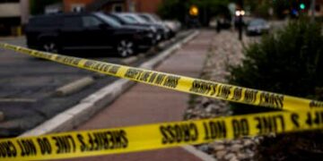 La policía de Pearl Street el 1 de junio de 2025, en Boulder, Colorado, después de que un sospechoso presentó un dispositivo incendiario en un grupo que participó en una caminata organizada en solidaridad con rehenes israelíes en Gaza.