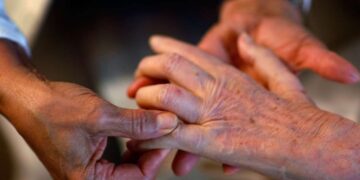 El Departamento de Trabajo de Trump está intentando reducir las protecciones para los trabajadores de atención médica domiciliaria