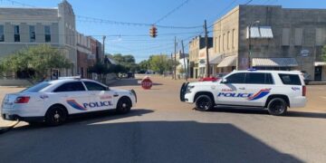 El FBI pide ayuda al público para identificar a los sospechosos del tiroteo que dejó 6 muertos en Mississippi