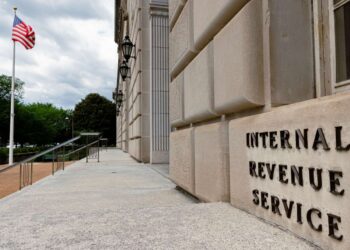 El IRS está instalando a leales a Trump para investigar la supuesta financiación de “Antifa”
