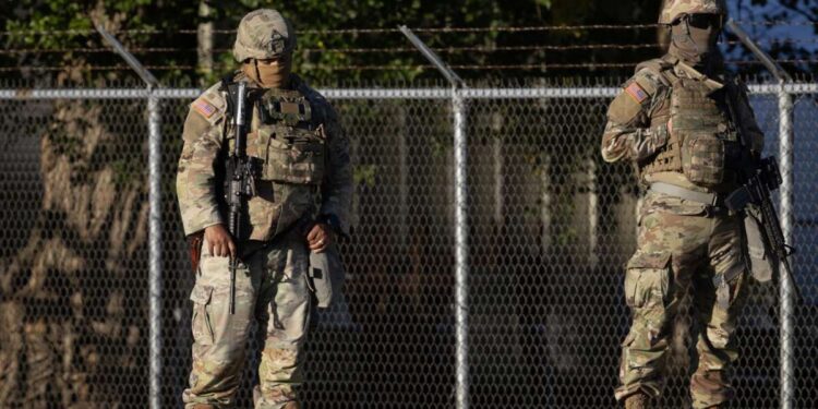 El Pentágono ordena a los estados entrenar a cientos de personas para “fuerzas de reacción rápida”