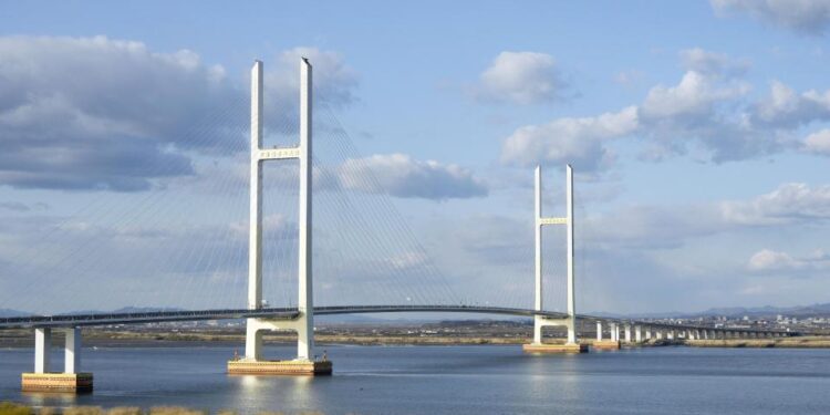 El nuevo puente sobre el río Yalu que une Dandong, China y Sinuiju, Corea del Norte.