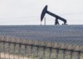 El administrador de Trump permite permisos de petróleo y gas, congela las energías renovables en el cierre