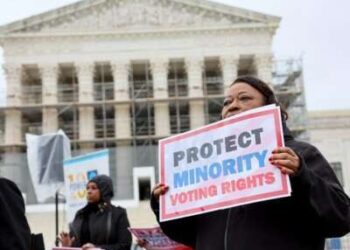 Los votantes negros de Luisiana y los defensores de los derechos civiles piden a la Corte Suprema que defienda un mapa del Congreso justo y representativo en Luisiana contra Callais en la Corte Suprema de los Estados Unidos el 24 de marzo de 2025, en Washington, DC.