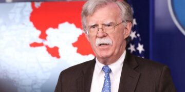El exasesor de seguridad nacional de Trump, John Bolton, acusado