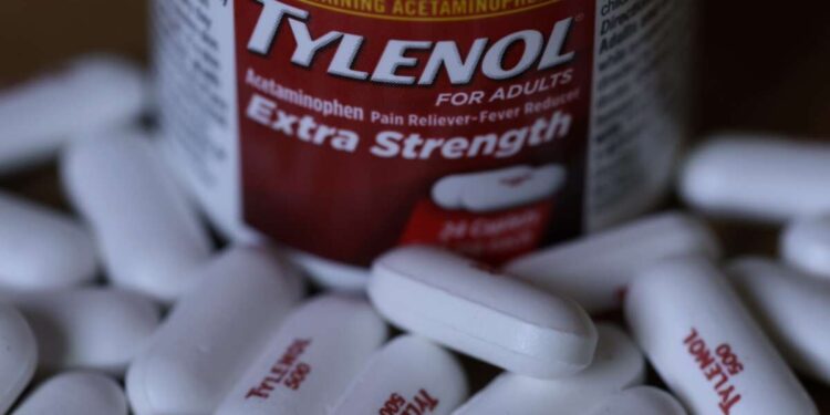 El fiscal general de Texas, Ken Paxton, demanda al fabricante de Tylenol por vínculos no verificados con el autismo