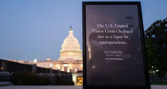 El funcionario de la Casa Blanca dice que los despidos comenzarán pronto si las conversaciones de cierre no van a ninguna parte