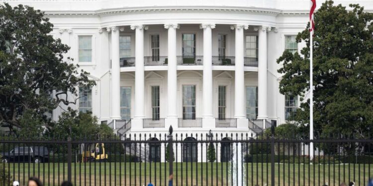 El gobierno de Trump modifica el sitio web de la Casa Blanca para incluir presuntos escándalos demócratas