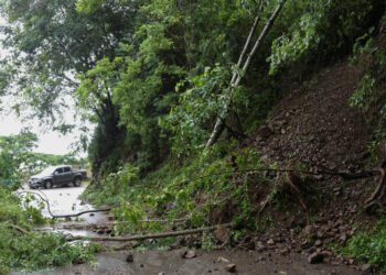 El número de muertos por el huracán Melissa aumenta a 44, la tormenta avanza hacia el norte