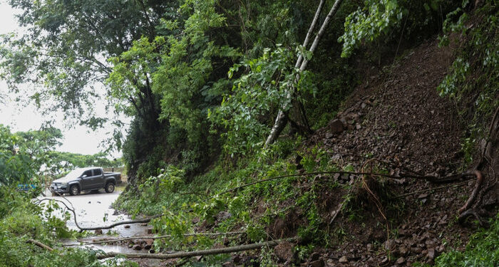 El número de muertos por el huracán Melissa aumenta a 44, la tormenta avanza hacia el norte