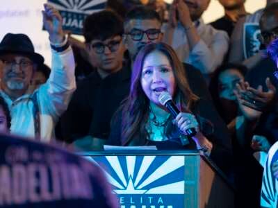 El orador Mike Johnson se niega a jurar en Adelita Grijalva antes del cierre