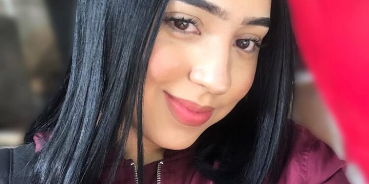 Jennifer Nicole Rivas, presentadora de televisión, estudiante de periodismo y creadora de contenido.