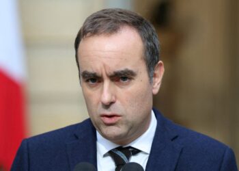 El primer ministro francés, Sébastien Lecornu, emitió una declaración.