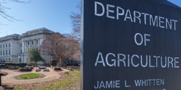 El sitio web del USDA utiliza mensajes transfóbicos para culpar a los demócratas por el cierre del gobierno