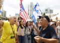 Multitudes se reúnen en Tel Aviv, celebrando la noticia de que los rehenes restantes están de regreso a casa.