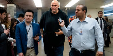 Fetterman reitera su llamado a una "eliminación" del obstruccionismo para evitar futuros cierres gubernamentales