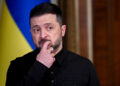 El presidente de Ucrania, Volodymyr Zelensky, reacciona en una conferencia de prensa conjunta.