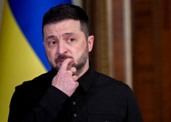 El presidente de Ucrania, Volodymyr Zelensky, reacciona en una conferencia de prensa conjunta.