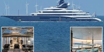 Increíble superyate de 305 pies y 200 millones de dólares propiedad del jefe de la NFL se avería y tiene que llegar cojeando al Reino Unido a paso ligero para ser reparado