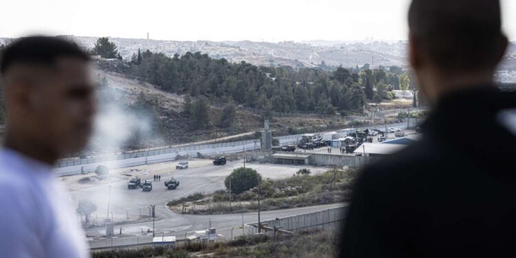 Israel habría obligado a 154 prisioneros palestinos liberados a exiliarse