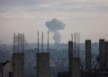 Israel mata a 104 personas en Gaza en grave violación del alto el fuego y acusa a Hamás de matar a un soldado