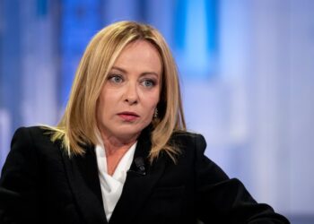 La primera ministra italiana, Giorgia Meloni, en el set del programa de televisión. "Porta A Porta."